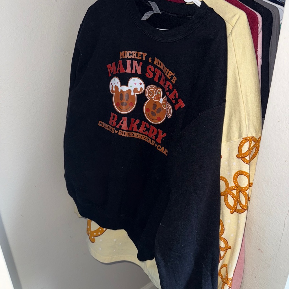 Black Crewneck Sweater with Beer Float Graphic
